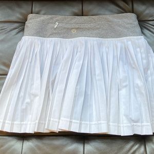 LULU LEMON PLEAT TO STREET SKIRT TENNIS SKIRT WHITE